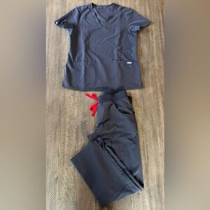 FIGS Scrubs Set Pants S/P and Top S in gray-Women’s